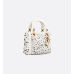 Sac Lady Dior Mini couleur latte