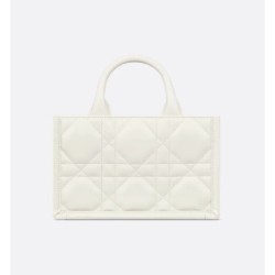Sac Dior Book Tote Mini Macrocannage couleur latte
