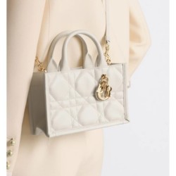 Sac Dior Book Tote Mini Macrocannage couleur latte