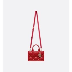 Sac Dior Book Tote Mini Macrocannage couleur rouge